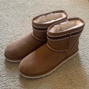 UGG Classic Mini Atherson Boots
